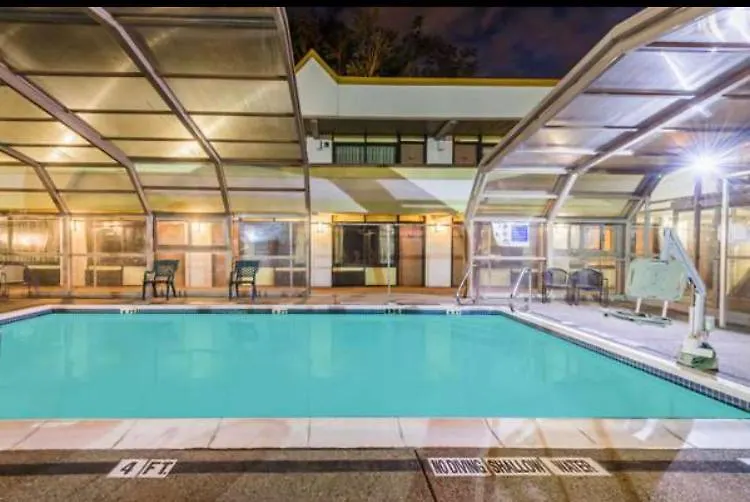 Days Inn By Wyndham Pittsburgh Hotel