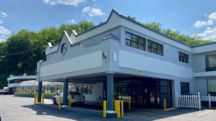 Days Inn By Wyndham Pittsburgh location